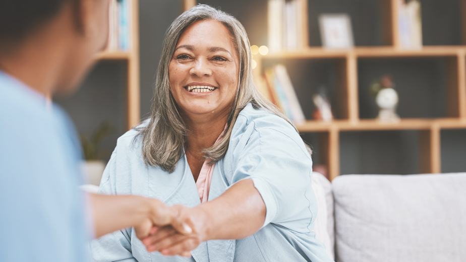 RefertoMTC-HeaderBanner-924x520px_9 Mature aged woman shaking hands with a male businessman in a meeting.