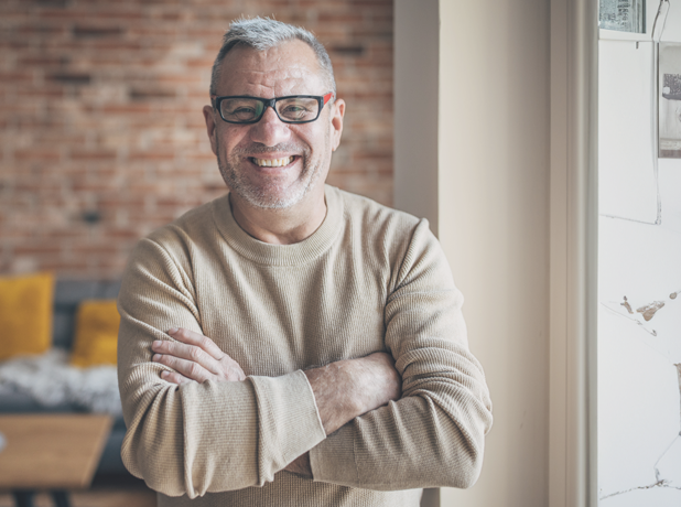 SEE -BodyImageModule-iStock-1454056104-618x460px Portrait of an elderly man with a beard, gray hair and glasses