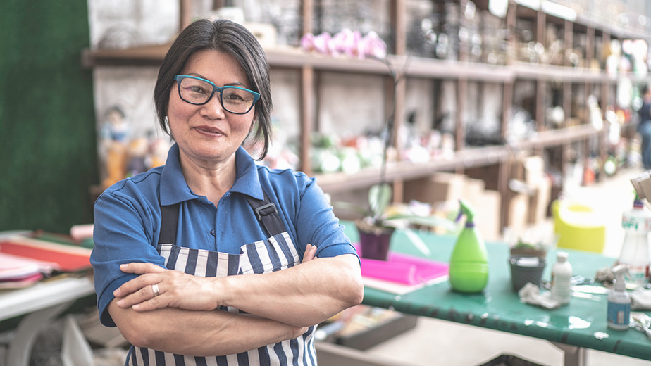 SEE- ProgramHeaderBanner-iStock-1172580788- 924x520px Florist Doing Flowers Arrangements on Small Business Asain Flower Shop Owner