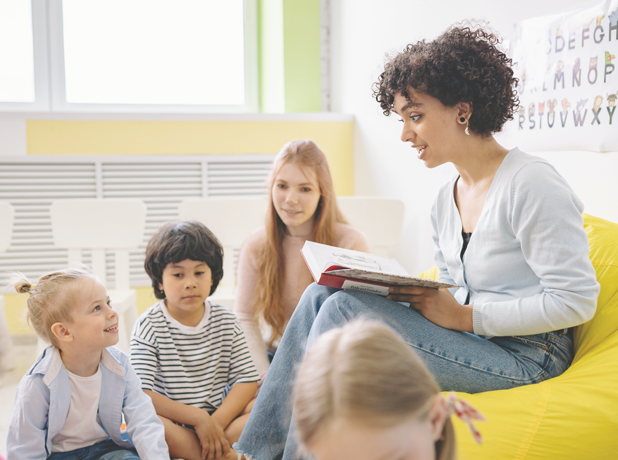 SEEPathways-BodyImageModule-Pexels8613089-618x460px Woman reading to small children