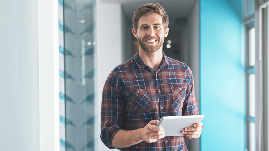 SEE-ProgramHeaderBanner-iStock693275084-924x520px Anglo-saxon man standing with ipad smiling to camera